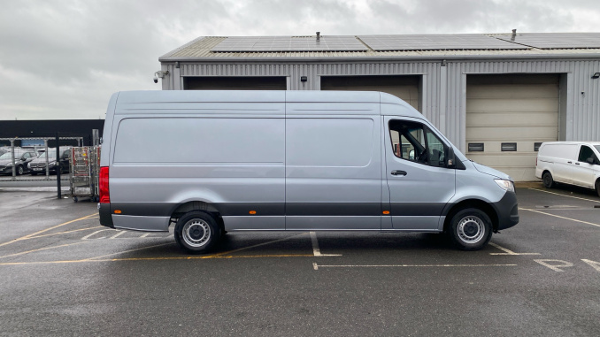 Mercedes-Benz Sprinter 315Cdi L3 Diesel Rwd 3.5t H2 Pro Van 9G-Tronic - Image 8